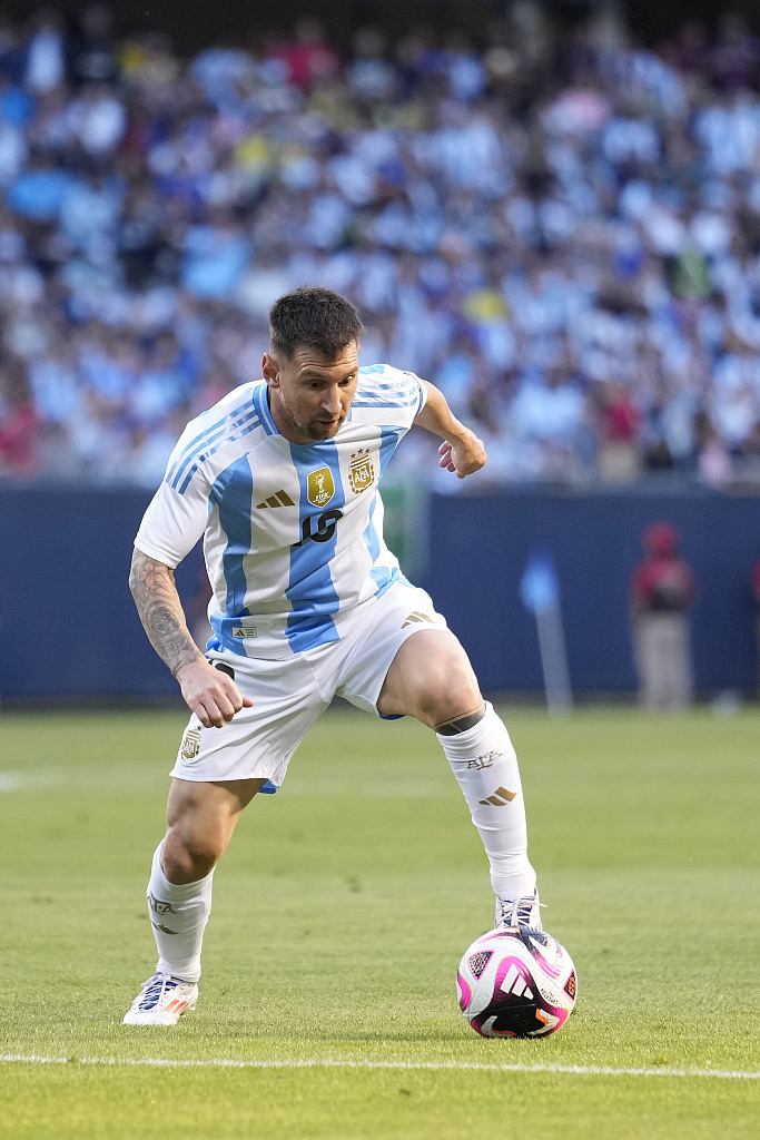 西媒：莱万很快公布自己未来的打算，是否续约不完全取决于他（西媒：莱万即将阐明未来去向，续约与否并非他一人说了算）