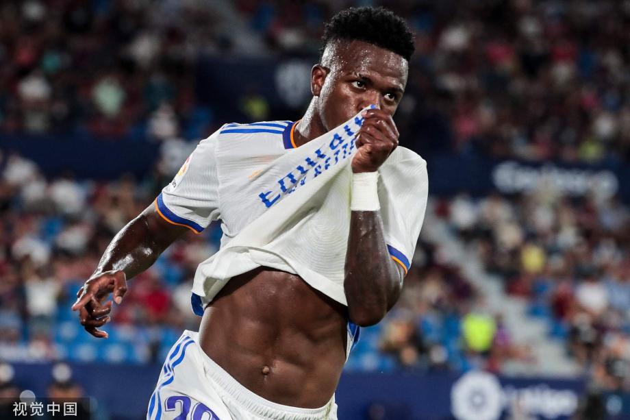 334球66助攻，哈兰德职业生涯已直接参与400球（哈兰德职业生涯直接参与进球达400次：334球+66助攻）