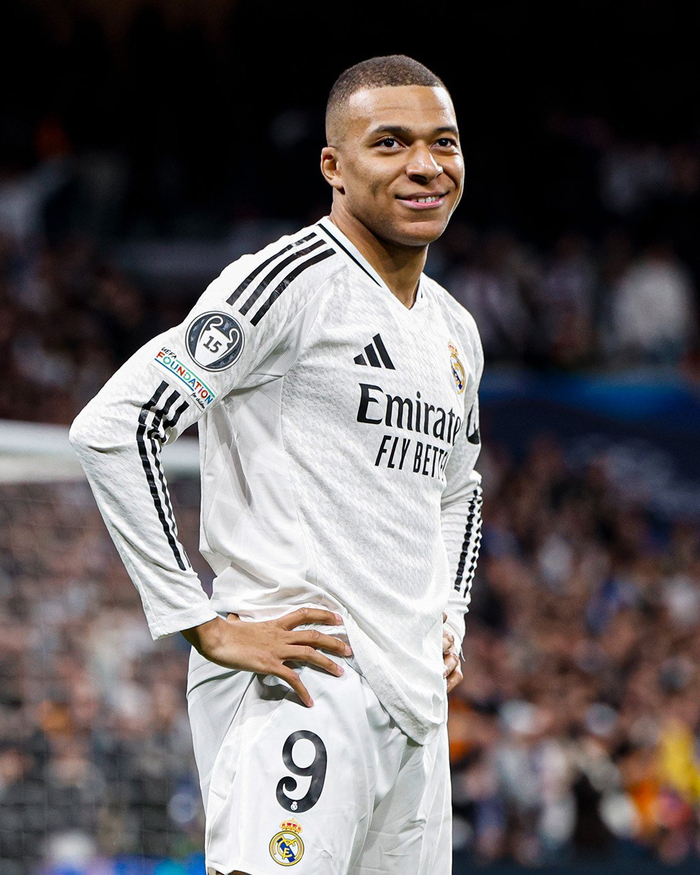 拜仁连续18场联赛每场都至少进两球，距德甲纪录只差两场（拜仁联赛已连18场至少攻入两球，距德甲纪录仅差两场）