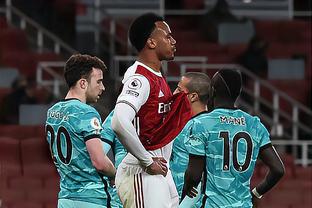 超高人气，一印度女球迷接机时手举标语：梅西，拯救印度足球（人气爆棚！印度女球迷机场举牌：梅西，请救救印度足球）